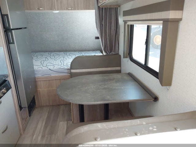 Winnebago 2022 2022 54CTM2F27N3070333 Image 7