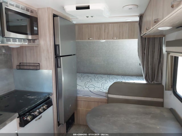 Winnebago 2022 2022 54CTM2F27N3070333 Image 8