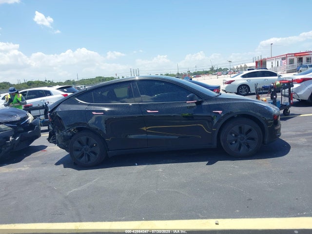 Tesla 2025 2025 7SAYGDED5SA379499 Image 13