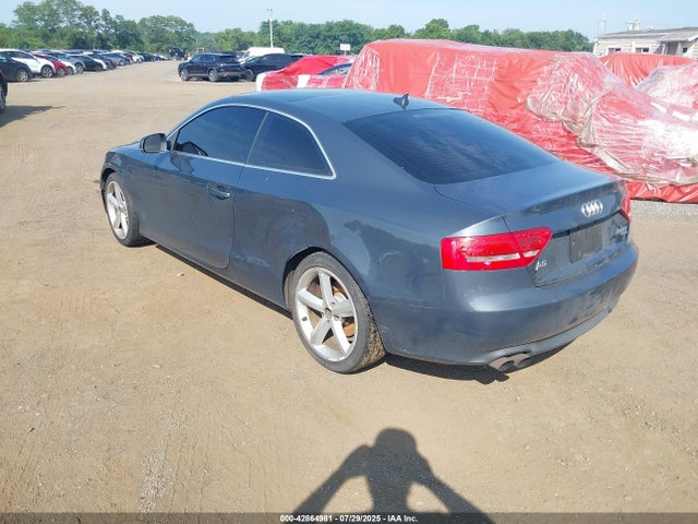 2010 AUDI A5 WAULFAFR3AA008321 Photo 2