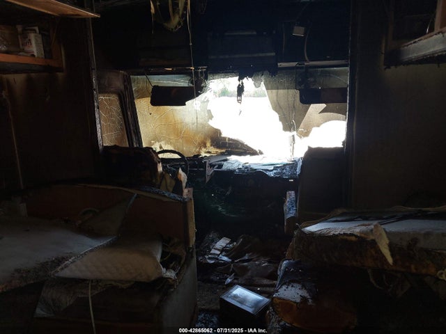 Winnebago 2013 2013 1F65F5DY0D0A13874 Image 6