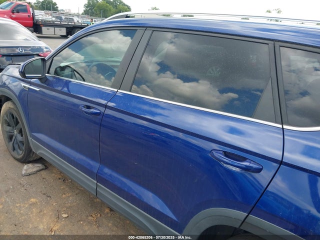 Продаж на аукціоні авто 2022 Volkswagen Taos 1.5t Se, vin: 3VVLX7B24NM004445, номер лоту: 42865206