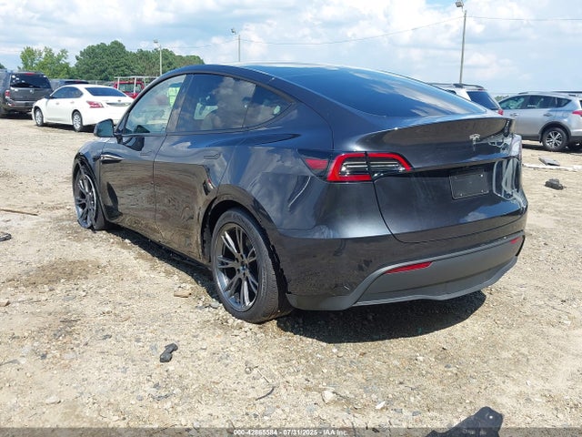 2025 TESLA MODEL Y 7SAYGAEE1SF232008 Photo 2