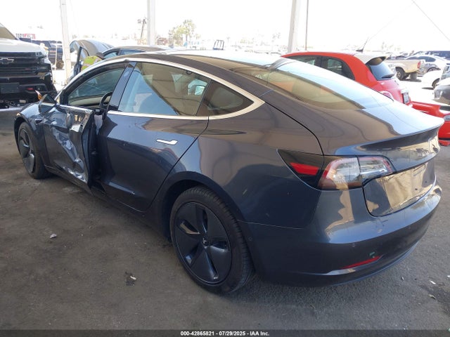 2018 TESLA MODEL 3 5YJ3E1EA6JF101553 Photo 2