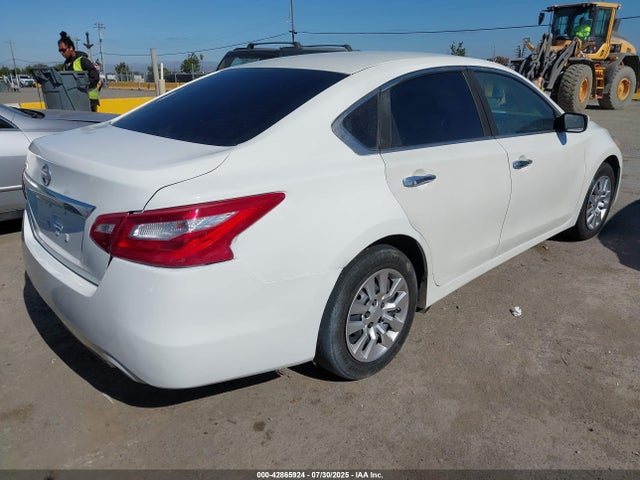 1N4AL3AP3GC140860 Nissan 2016