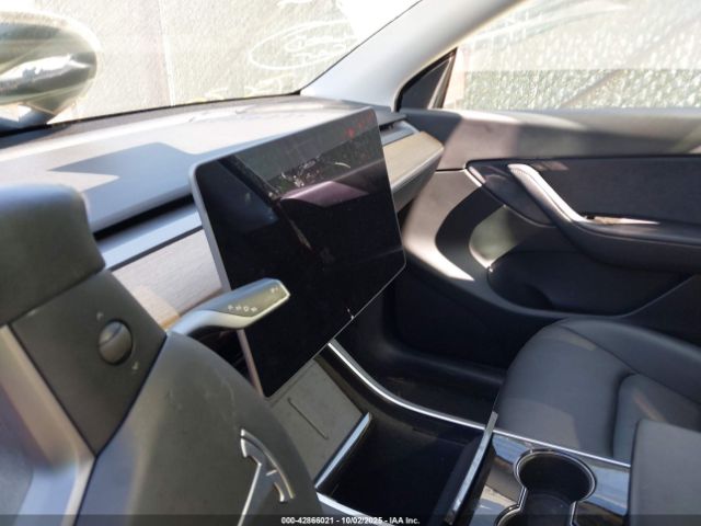 2021 TESLA MODEL Y 5YJYGDEE2MF070746 Photo 6