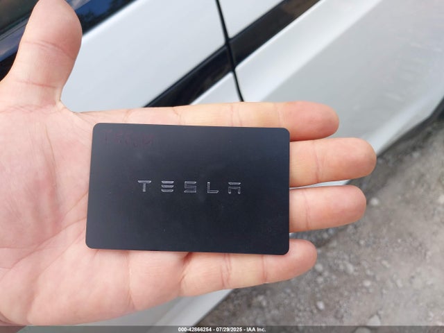 42866254 :رقم المزاد ، 7SAXCBE67NF340661 vin ، 2022 Tesla Model X Plaid Tri Motor All-wheel Drive مزاد بيع