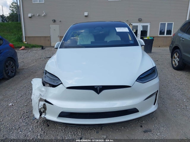 42866254 :رقم المزاد ، 7SAXCBE67NF340661 vin ، 2022 Tesla Model X Plaid Tri Motor All-wheel Drive مزاد بيع