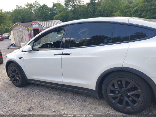 42866254 :رقم المزاد ، 7SAXCBE67NF340661 vin ، 2022 Tesla Model X Plaid Tri Motor All-wheel Drive مزاد بيع