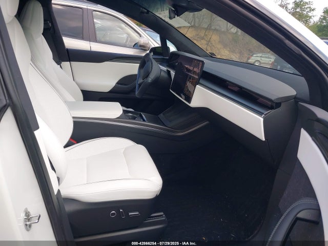 42866254 :رقم المزاد ، 7SAXCBE67NF340661 vin ، 2022 Tesla Model X Plaid Tri Motor All-wheel Drive مزاد بيع