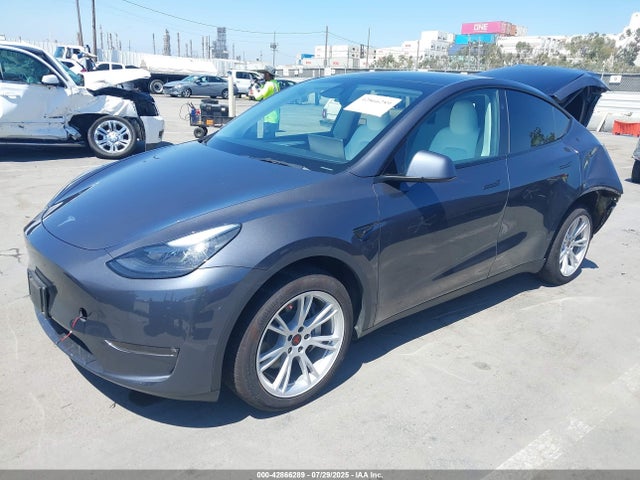 2023 TESLA MODEL Y 7SAYGDEE2PF902125 Photo 1