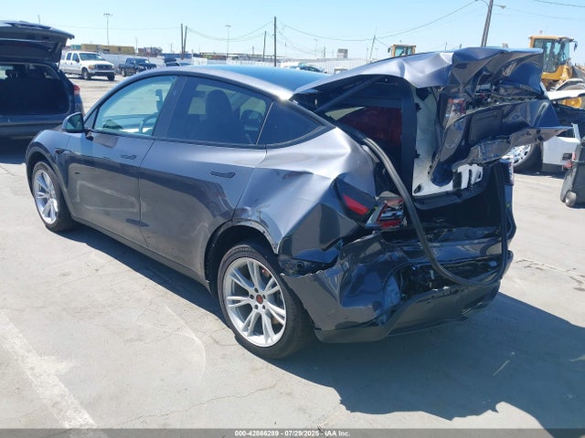 2023 TESLA MODEL Y 7SAYGDEE2PF902125 Photo 2