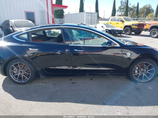 2018 Tesla Model 3 Long Range/performance მანქანა იყიდება აუქციონზე, vin: 5YJ3E1EB5JF127862, აუქციონის ნომერი: 42866317