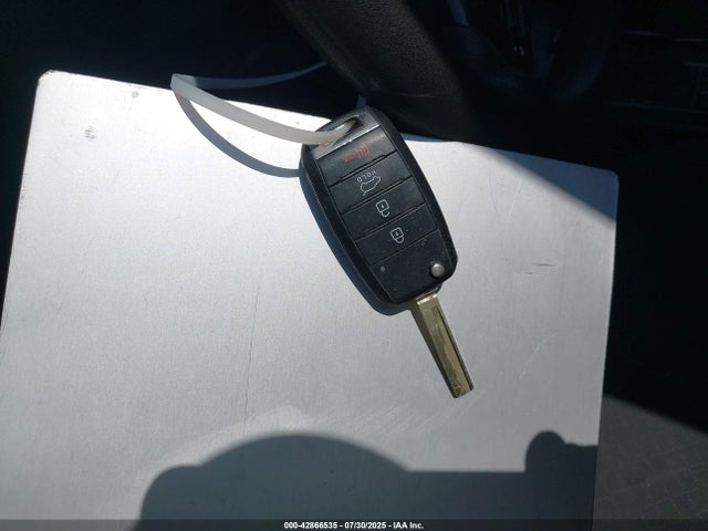 5XYPG4A52HG219222 KIA 2017