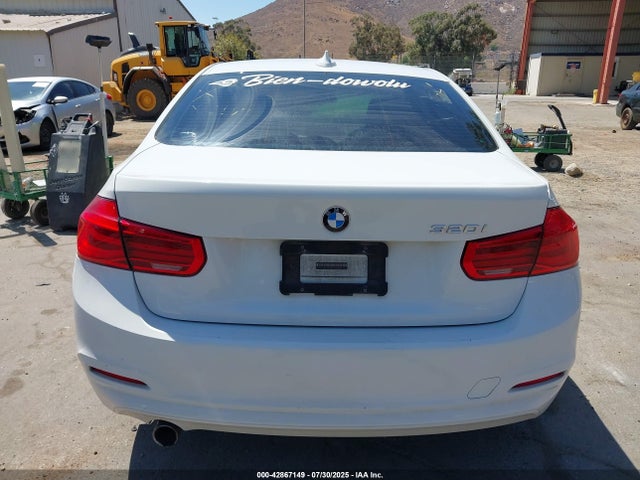 BMW 320i 2016 WBA8E1G58GNT37408 Image 28