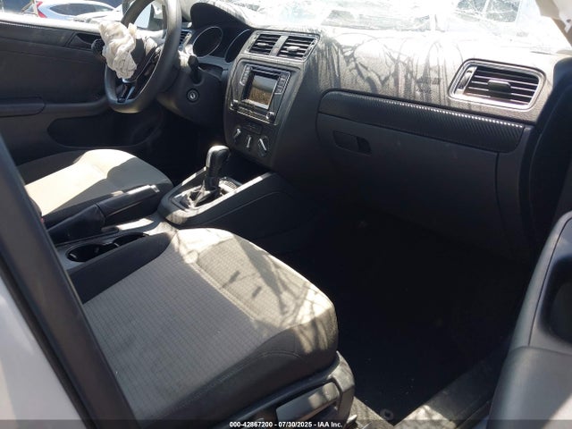3VW2B7AJXHM233621 Volkswagen 1.4 tsi
