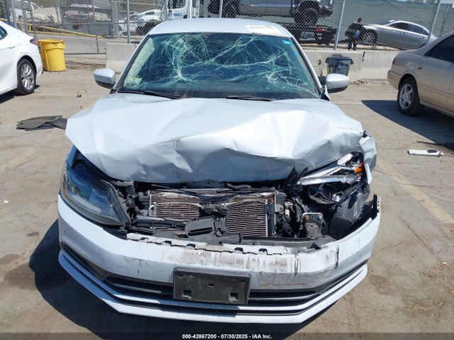 3VW2B7AJXHM233621 Volkswagen 1.4 tsi
