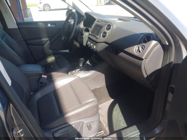 2016 VOLKSWAGEN TIGUAN WVGAV7AXXGW529145 Photo 4