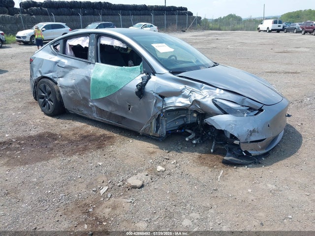 2025 TESLA MODEL Y 7SAYGDEEXSF291365 Photo 0