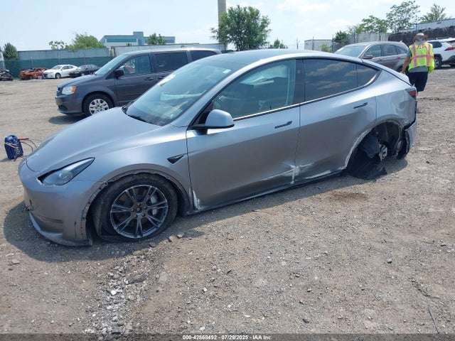 2025 TESLA MODEL Y 7SAYGDEEXSF291365 Photo 1