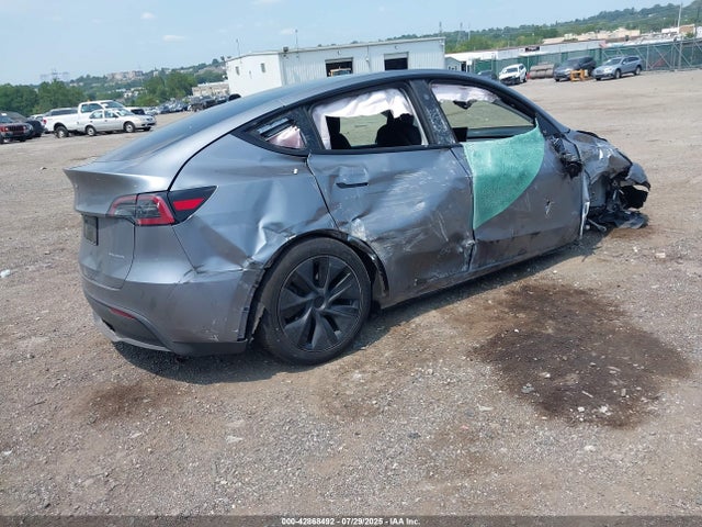2025 TESLA MODEL Y 7SAYGDEEXSF291365 Photo 3