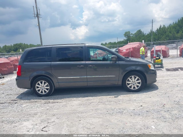 2C4RC1BG3GR205617 Chrysler Town and Country