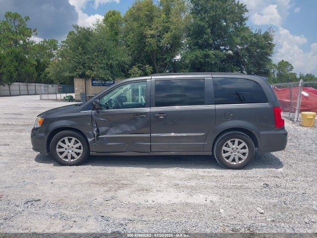 2C4RC1BG3GR205617 Chrysler Town and Country
