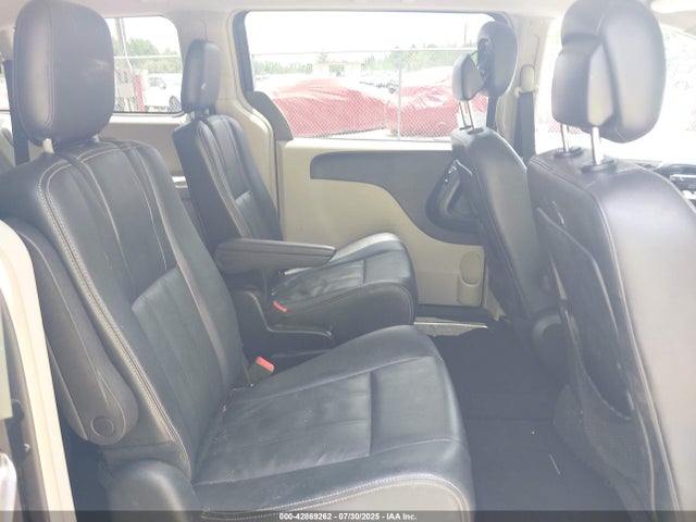 2C4RC1BG3GR205617 Chrysler Town and Country