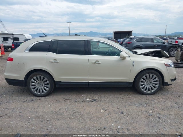 Lincoln MKT 2016 2LMHJ5AT7GBL00519 Image 12
