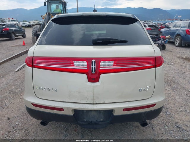 Lincoln MKT 2016 2LMHJ5AT7GBL00519 Image 15