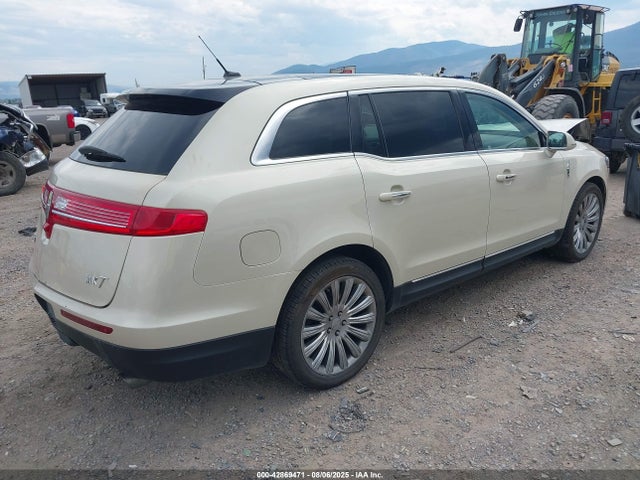 Lincoln MKT 2016 2LMHJ5AT7GBL00519 Image 4
