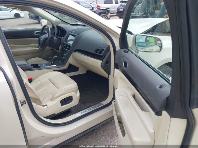 Lincoln MKT 2016 2LMHJ5AT7GBL00519 Image 5