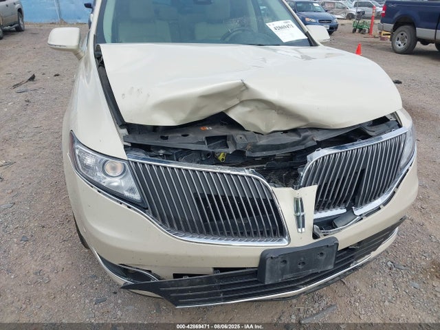 Lincoln MKT 2016 2LMHJ5AT7GBL00519 Image 6