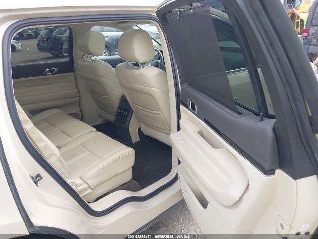 Lincoln MKT 2016 2LMHJ5AT7GBL00519 Image 8