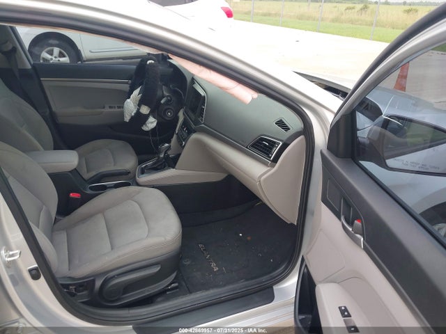 Hyundai 2017 2017 5NPD74LF8HH177477 Image 5