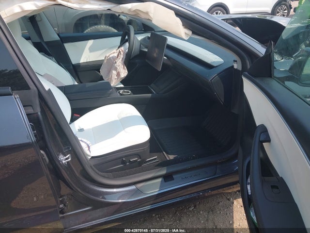 2025 TESLA MODEL 3 5YJ3E1EA4SF024098 Photo 4