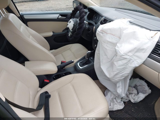 3VWD17AJ1EM394639 Volkswagen Jetta