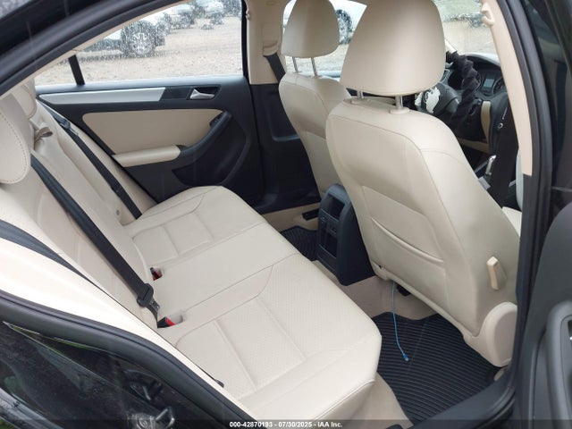 3VWD17AJ1EM394639 Volkswagen Jetta