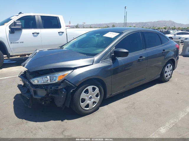 Ford 2016 2016 1FADP3E28GL384083 Image 2