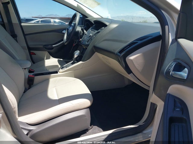 Ford 2016 2016 1FADP3K28GL246709 Image 5