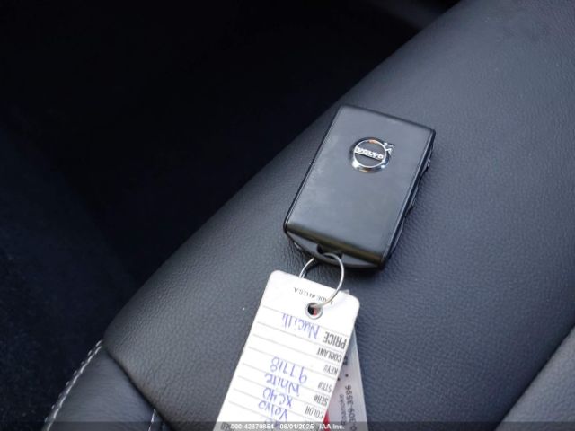 2023 VOLVO XC40 YV4L12UV5P2910685 Photo 10