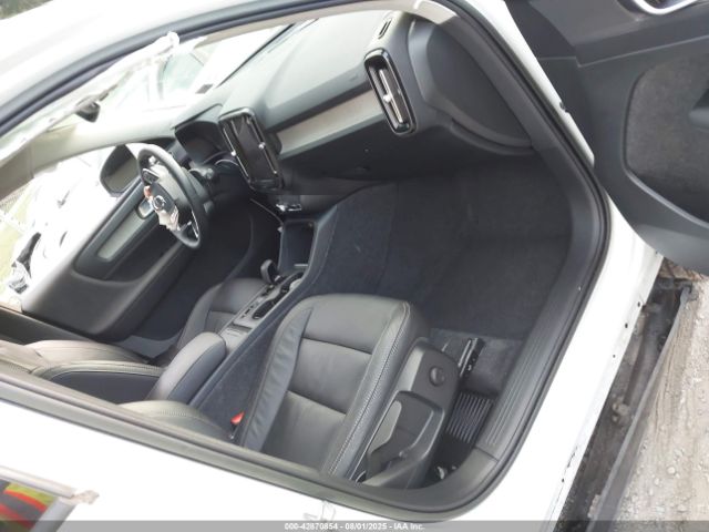 2023 VOLVO XC40 YV4L12UV5P2910685 Photo 4