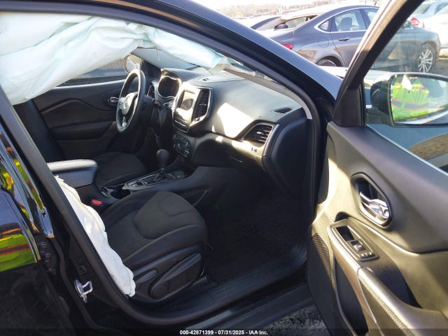 Jeep Cherokee 2019 1C4PJLCB6KD220829 Image 5
