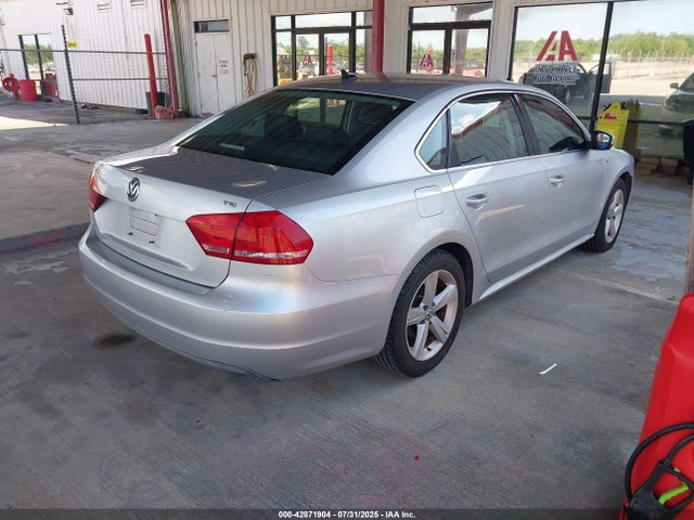 Volkswagen Passat 2014 1VWAT7A32EC056635 Image 4
