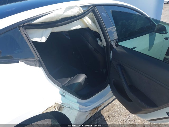 Tesla 2021 2021 5YJ3E1EC3MF913592 Image 8
