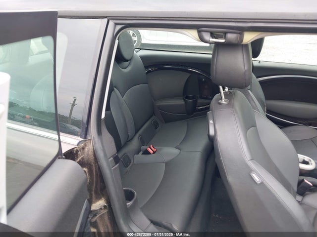 2010 MINI COOPER S CLUBMAN WMWMM3C58ATP94595 Photo 7