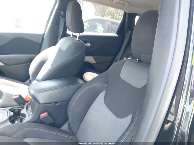 1C4PJLAB0HW661758 Jeep Cherokee