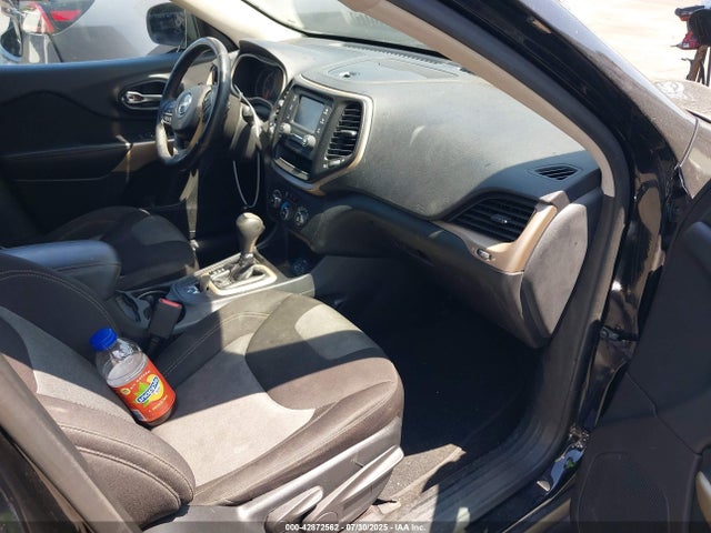 1C4PJLAB0HW661758 Jeep Cherokee