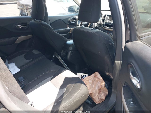 1C4PJLAB0HW661758 Jeep Cherokee