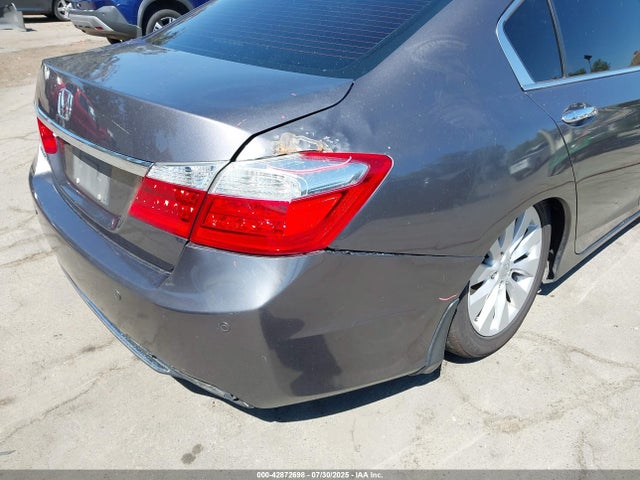 1HGCR2F8XFA107556 Honda k24w1